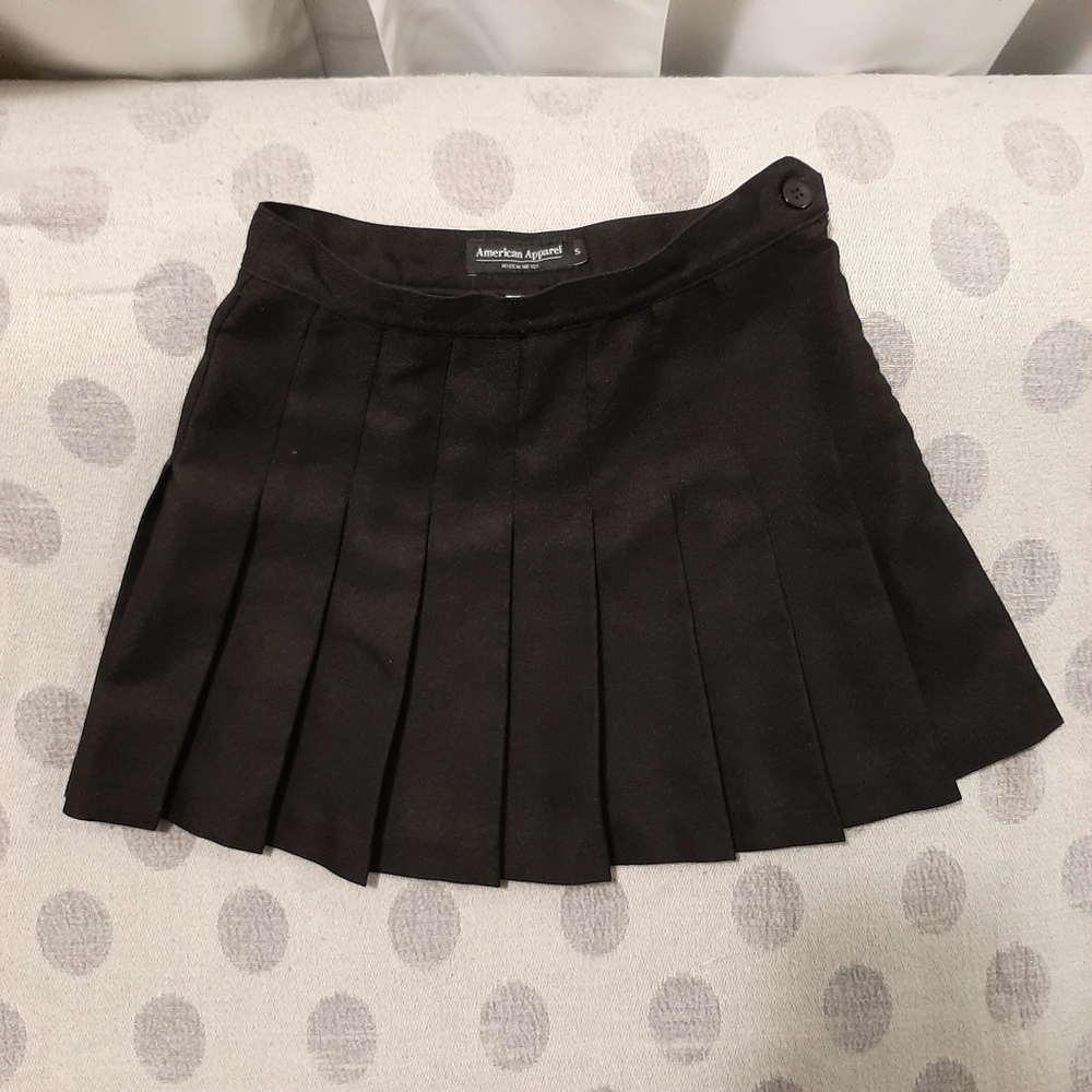 American Apparel Black Pleated Skirt